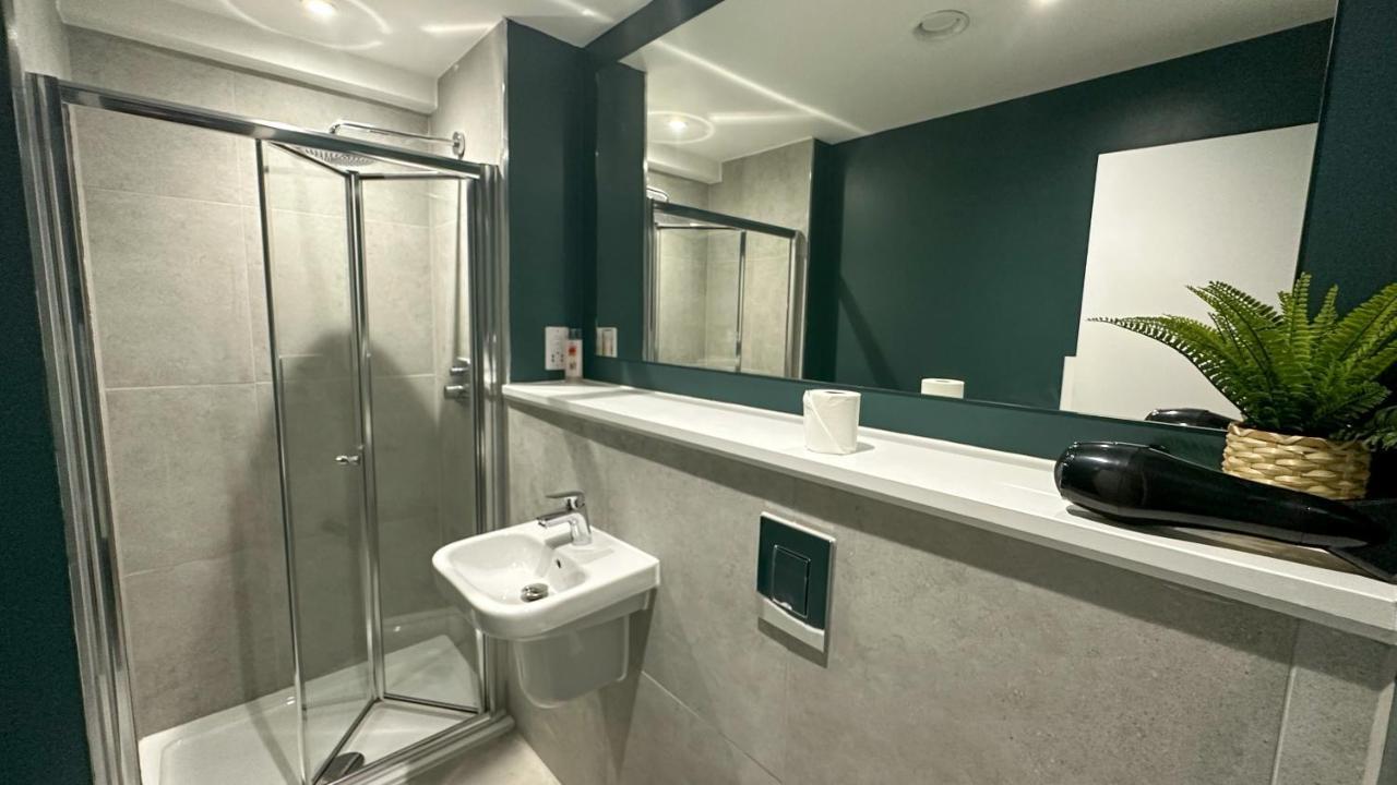 Lux Livin' Apartments - Luxury 2 Bed Apartment With Sky Garden Manchester Exterior foto